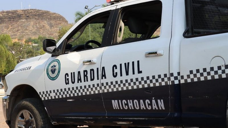 Elementos policiales liberan vialidades en Apatzingán tras reporte de bloqueos 