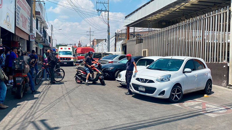 Muere adulto mayor al interior de su vehículo en San Juan del Río, Querétaro 