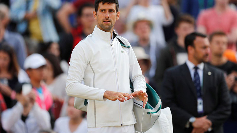 Novak Djokovic debuta con triunfo en Wimbledon pese a fuertes lluvias 