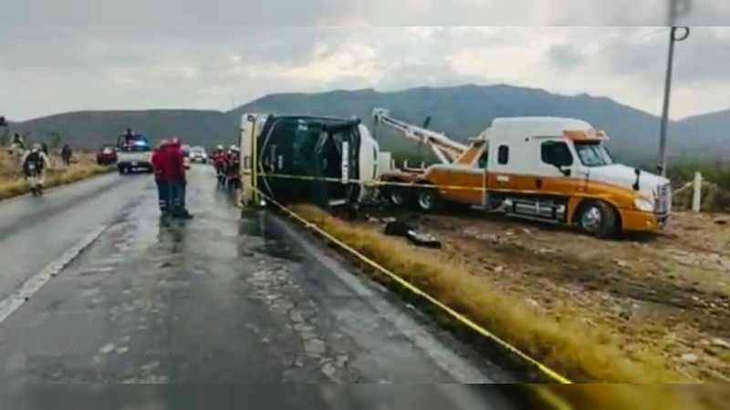 Mueren 8 migrantes y 24 resultan heridos en accidente vial en Zacatecas: Regresaban de EEUU 