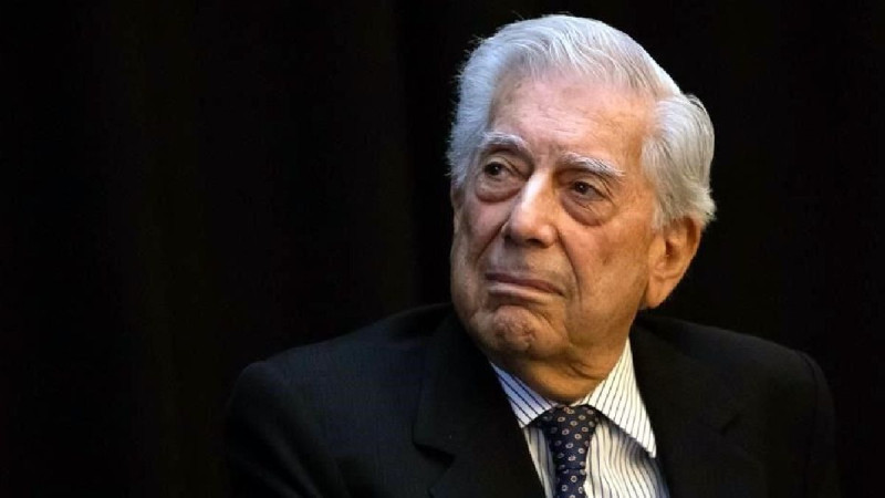 Hospitalizan al escritor Mario Vargas Llosa por Covid-19 