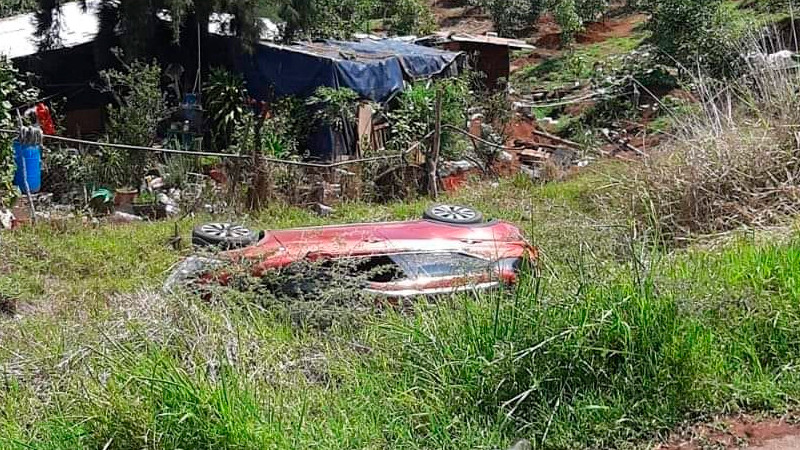 Motociclista pierde la vida tras carambola entre camioneta y camión de volteo, en la carretera Uruapan-Gabriel Zamora