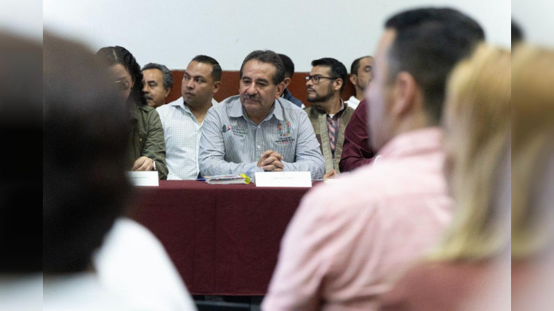 Anuncia Nacho Campos colocación de 7 mil 600 lámparas, en Uruapan