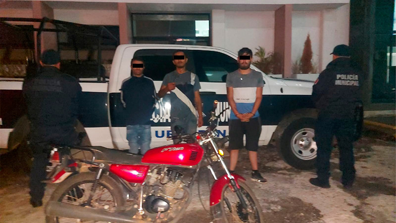 Policía Municipal de Uruapan asegura a tres masculinos  