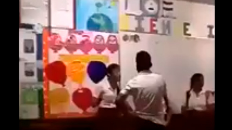 Adolescente propina golpiza a su novia en salón de clases, en Guanajuato 