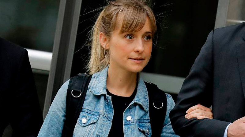 Allison Mack sale de prisión tras cumplir su condena por su participación en la secta NXIVM 