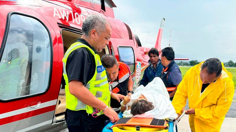 En helicóptero, trasladan a dos menores heridos en accidente de autobús en Oaxaca 