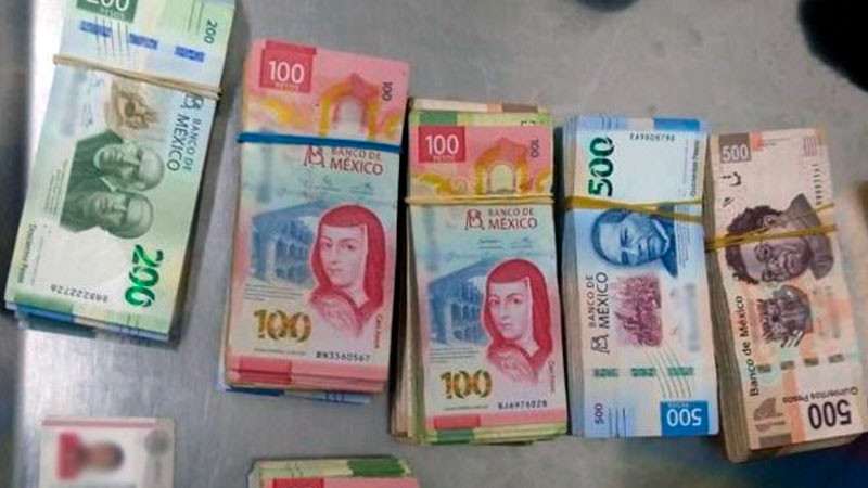 Lo detienen con 300 mil pesos en aeropuerto de Monterrey; no acreditó la legal posesión 