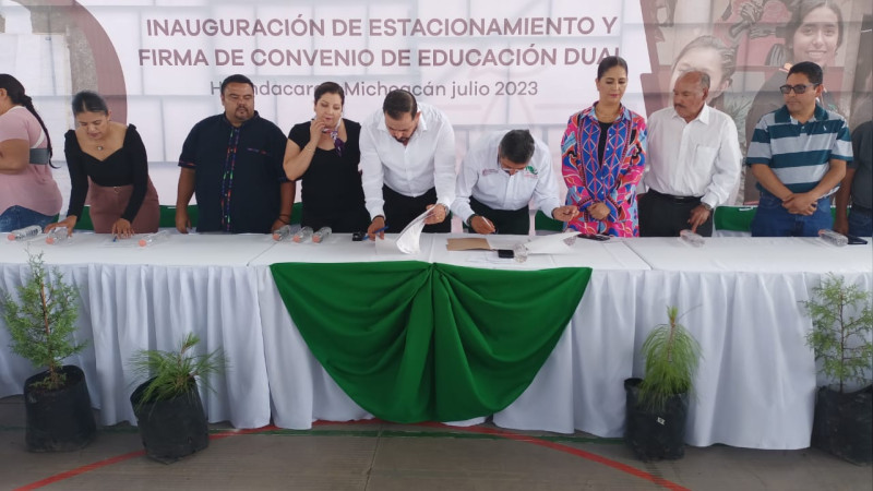 Cecytem y Huandacareo firman acuerdo por la educación dual 