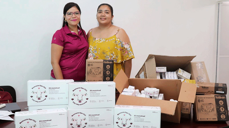 Entrega Seimujer productos de gestión menstrual y medicamentos, en la costa michoacana 