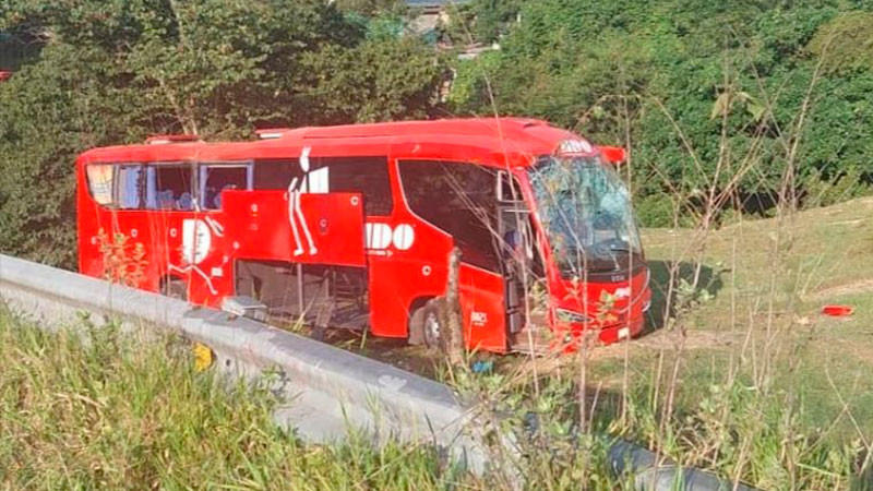 Asciende a 18 lesionados tras accidente de autobús en Hidalgo 