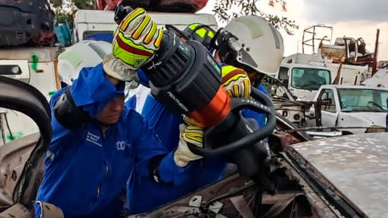 Instruye Secretaría de Salud Michoacán a paramédicos en técnicas de rescate vehicular 