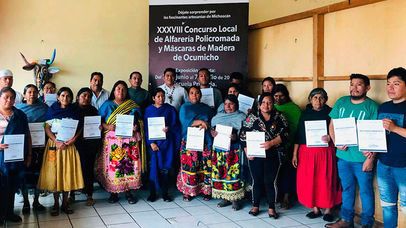 Premian a lo mejor del sector artesanal en concurso de alfarería de Ocumicho 