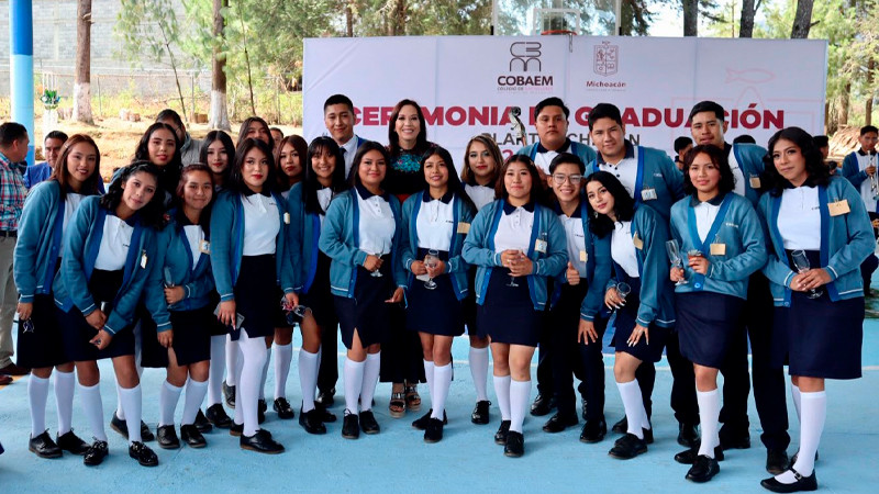 Egresan más de 200 jóvenes del Cobaem Cherán; el plantel invierte 4.3 mdp en infraestructura 