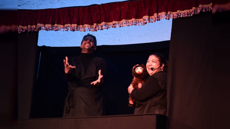 Nuevo récord: mil 450 personas abarrotan el Teatro Chucho Monge 