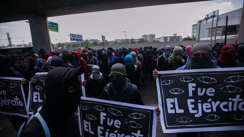 Detienen a general en retiro, Rafael Hernández, presuntamente relacionado en Caso Ayotzinapa 