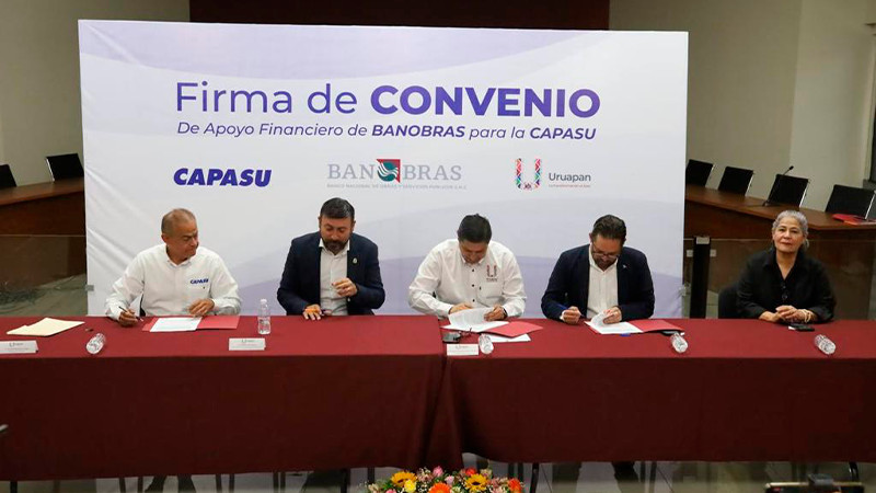 Firma Nacho Campos histórico convenio con Banobras por 11.2 mdp en Uruapan 
