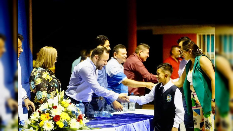 Llama Reyes Galindo a continuar con el impulso a la educación para generar mejores condiciones en Tierra Caliente