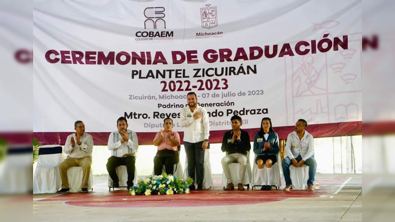 Llama Reyes Galindo a continuar con el impulso a la educación para generar mejores condiciones en Tierra Caliente