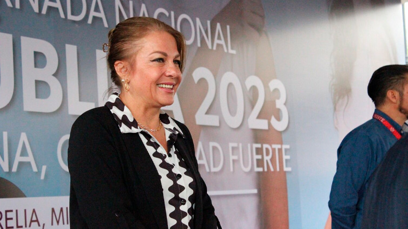 La salud pública de Michoacán está primero: Luz María García 