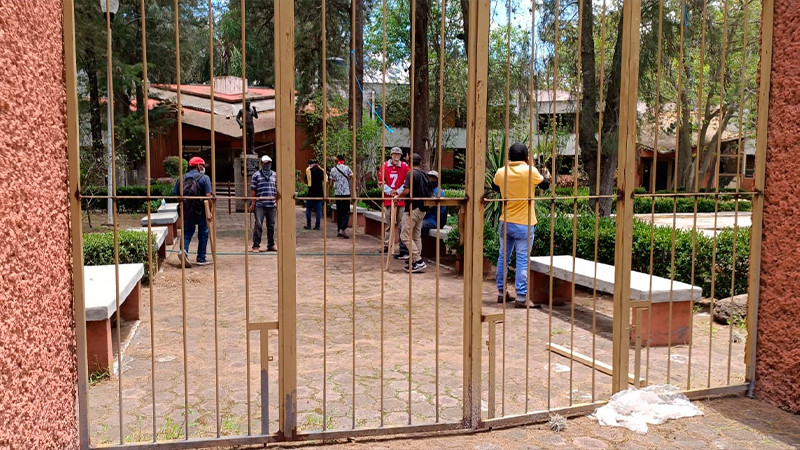 Trabajadores de la CNTE toman instalaciones del Sindicato Magisterial en Morelia 