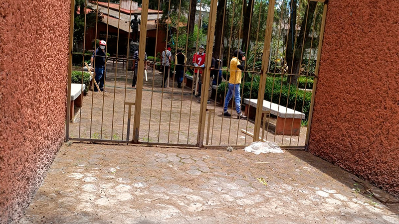 Trabajadores de la CNTE toman instalaciones del Sindicato Magisterial en Morelia 