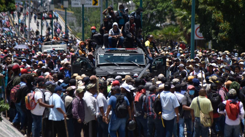 Liberan a funcionarios retenidos por pobladores en Chilpancingo, Guerrero; libre Autopista del Sol 