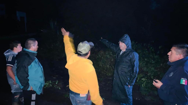 Alcalde de Cd. Hidalgo atiende contingencias por lluvias, en la comunidad San Jerónimo