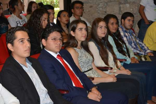 Ofrece la UMSNH “cursos remediales” a jóvenes rechazados - Foto 2 