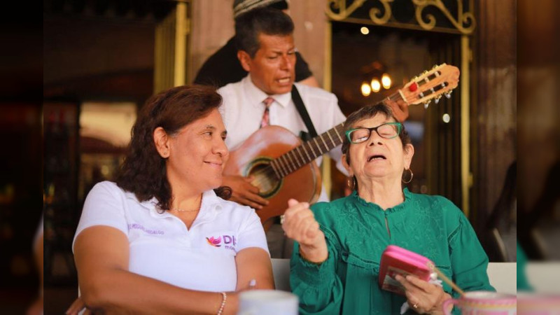  DIF Morelia brinda ayuda a adultos mayores con motivación emocional y mental