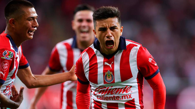 Chivas derrota a Necaxa y mantiene la racha con tres victorias al hilo 