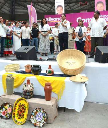 Se compromete Silvano Aureoles a realizar festival de expresiones culturales y música michoacanas 