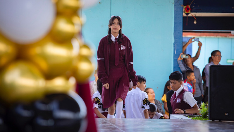 Acompaña Nacho Campos a 380 alumnos que se graduaron de la ETI 30 