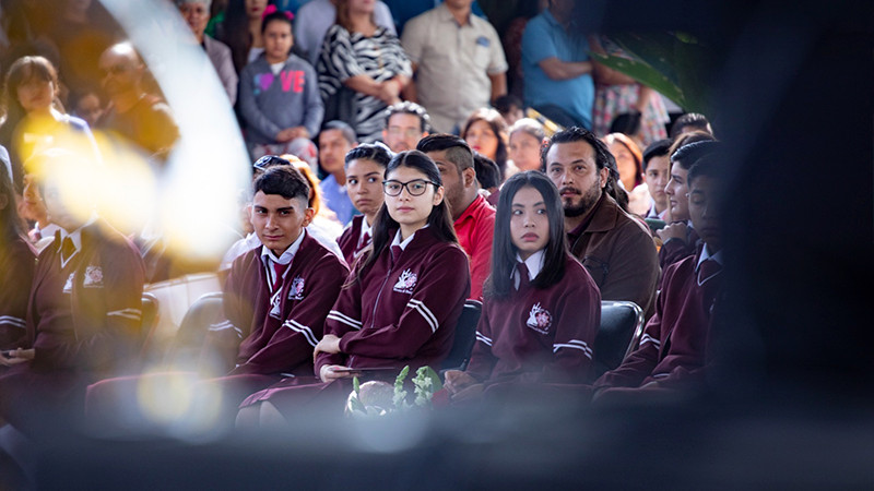 Acompaña Nacho Campos a 380 alumnos que se graduaron de la ETI 30 