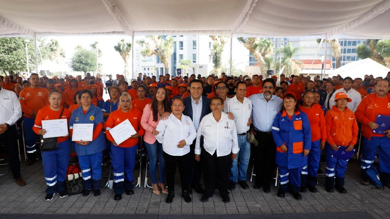 Reconoce alcalde a 500 trabajadores de servicio público en Querétaro 