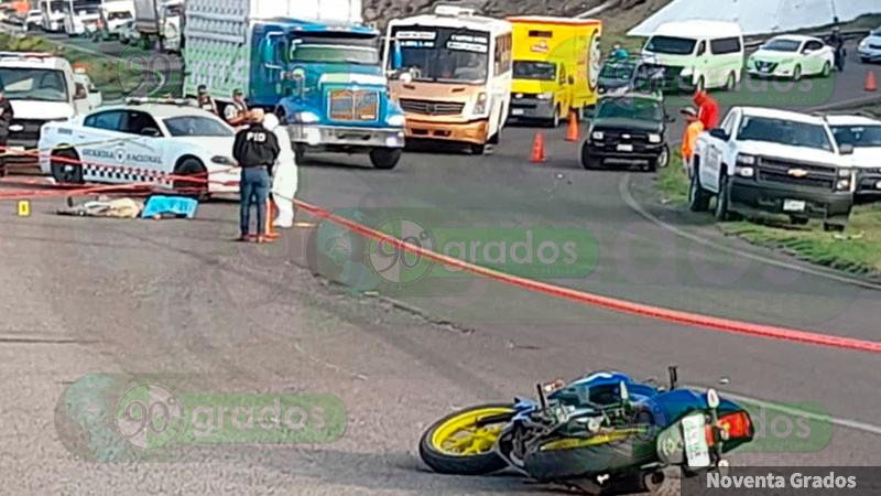 Fatal accidente, motociclista se impactó contra camioneta en la 57 de Querétaro