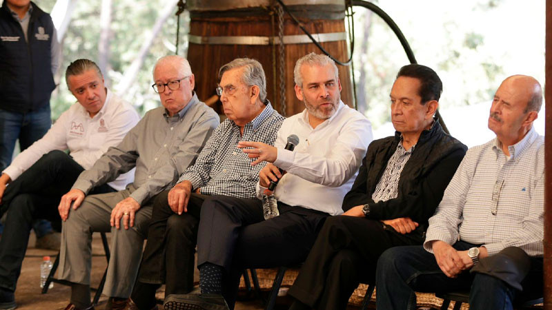 Exgobernadores reconocen desempeño de Ramírez Bedolla 
