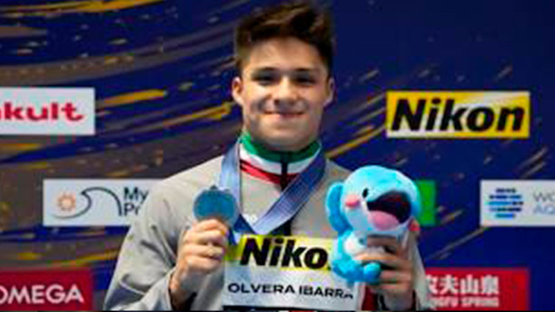 Clavadista mexicano Osmar Olvera gana medalla de plata en el Mundial de Natación, en Fukuoka 