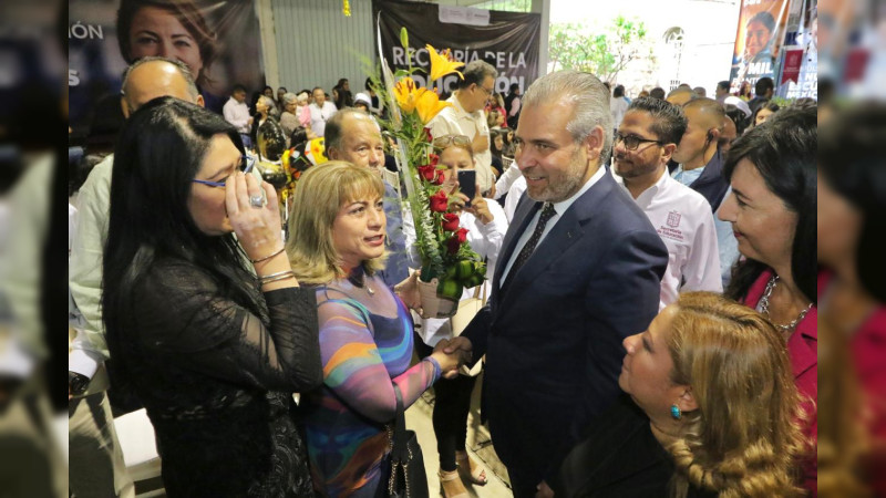 Ciclo escolar completo, gracias a la fuerza y vocación de las y los maestros: Bedolla