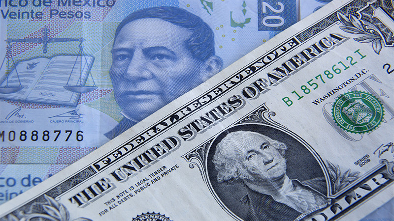  Precio del dólar inicia en 16.74 pesos al mayoreo y mantiene tendencia a la baja 