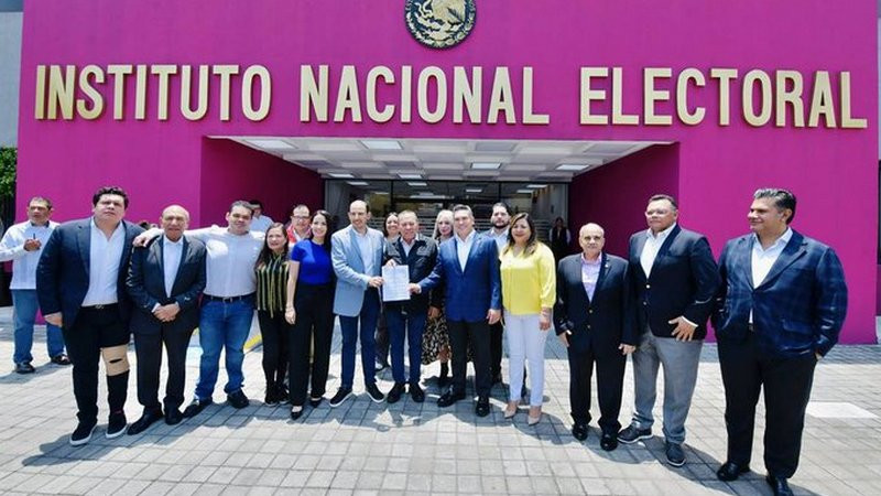 Avanza registro del Frente Amplio por México; advierte INE de su uso con fines electorales 