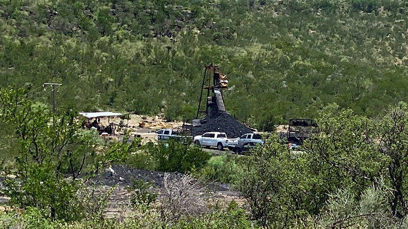 Rescatan cuerpos de mineros que murieron en pozo de mina de Sabinas, Coahuila 