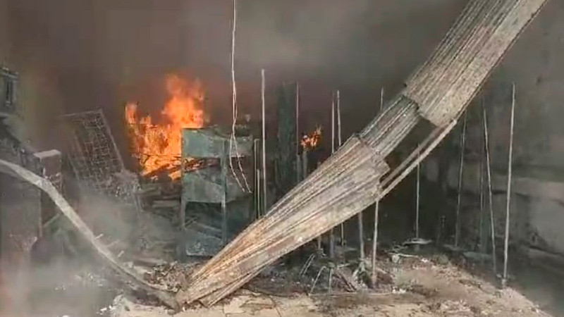 Se siniestra una dulcería, tras fuerte incendio en Tingambato, Michoacán 