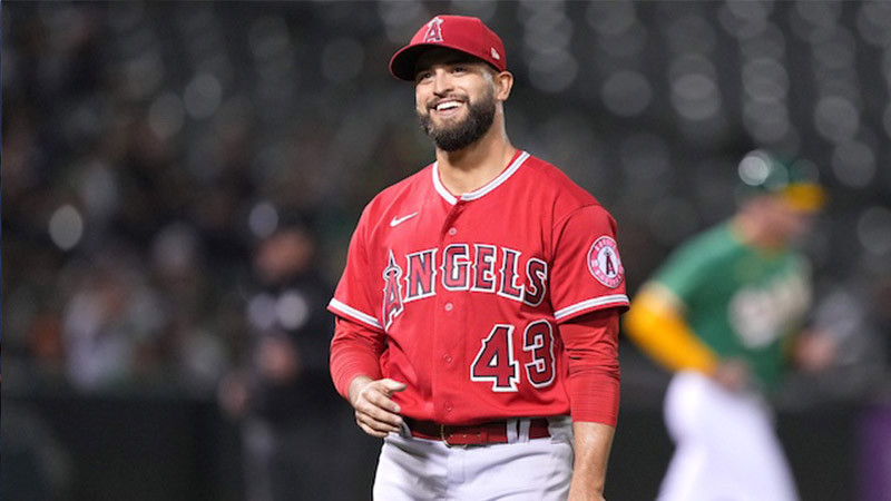 Patrick Sandoval consigue su quinto triunfo en la temporada de Grandes Ligas 