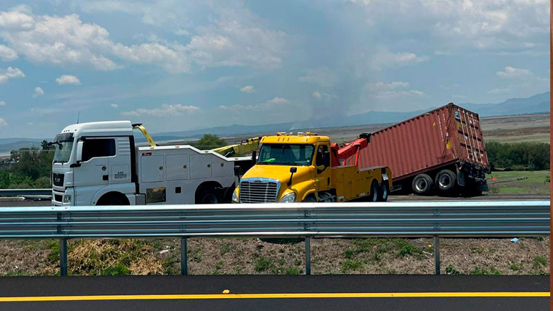 Choque en la Autopista de Occidente, deja tres personas muertas