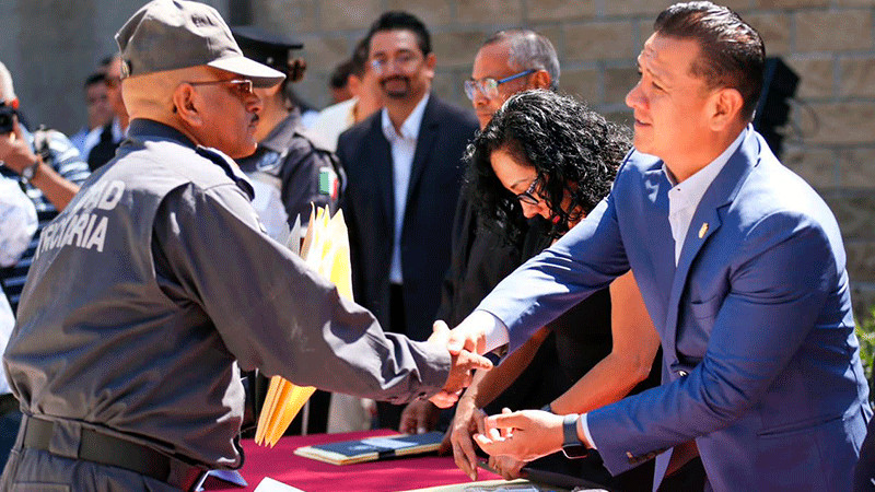 Servidores públicos debemos ser garantes del respeto y cercanía con la ciudadanía: Torres Piña 