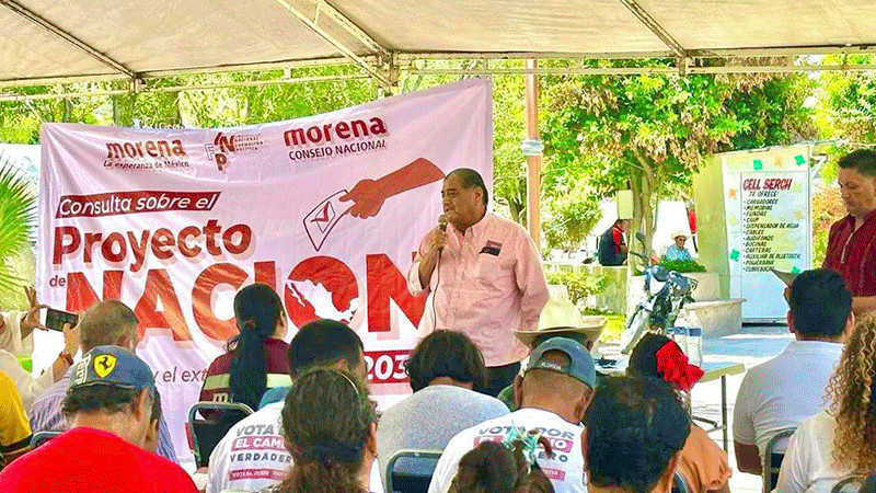 Diputado de Morena condena burlas recibidas de medios y senadores tras accidente de sus pantalones durante evento 