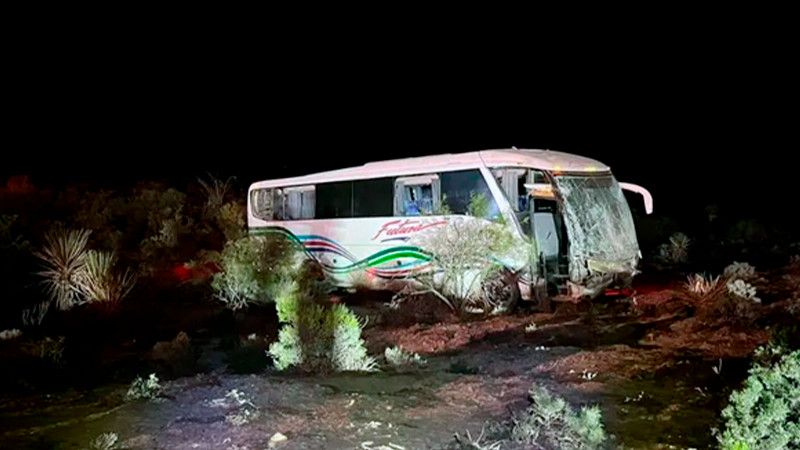 Choque entre autobús de pasajeros y tráiler deja 14 personas lesionadas en la carretera Monterrey-Monclova  