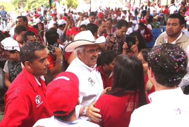 Continúa Chon Orihuela sus giras por Michoacán 