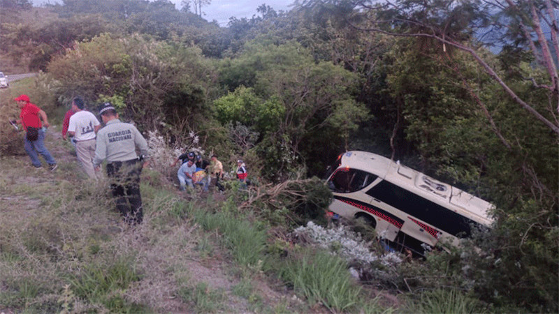 Accidente carretero en Nejapa de Madero, deja un muerto y 28 lesionados 